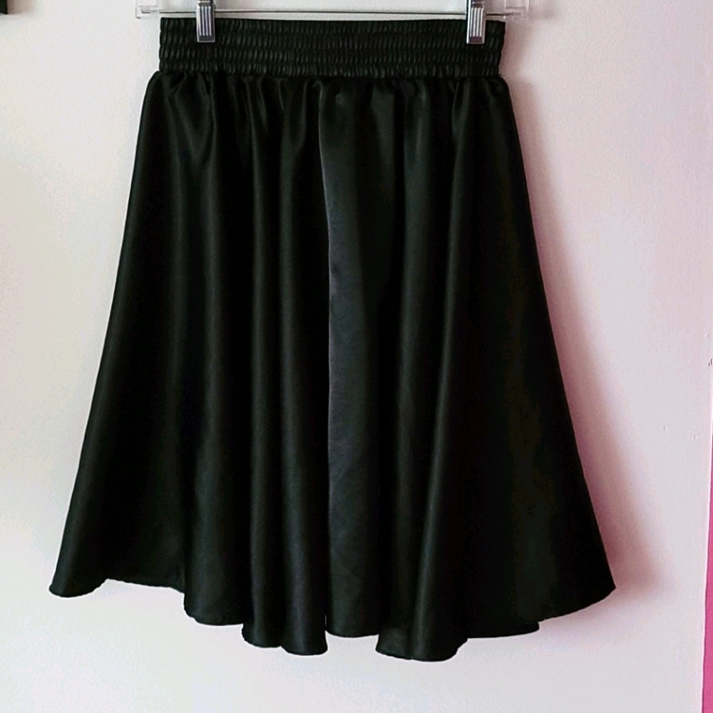 NWOT Shiny black circle skirt